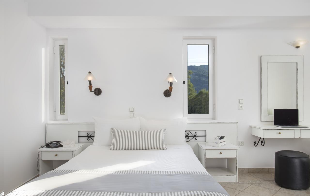 Iris Beach Hotel Monemvasia Ngoại thất bức ảnh