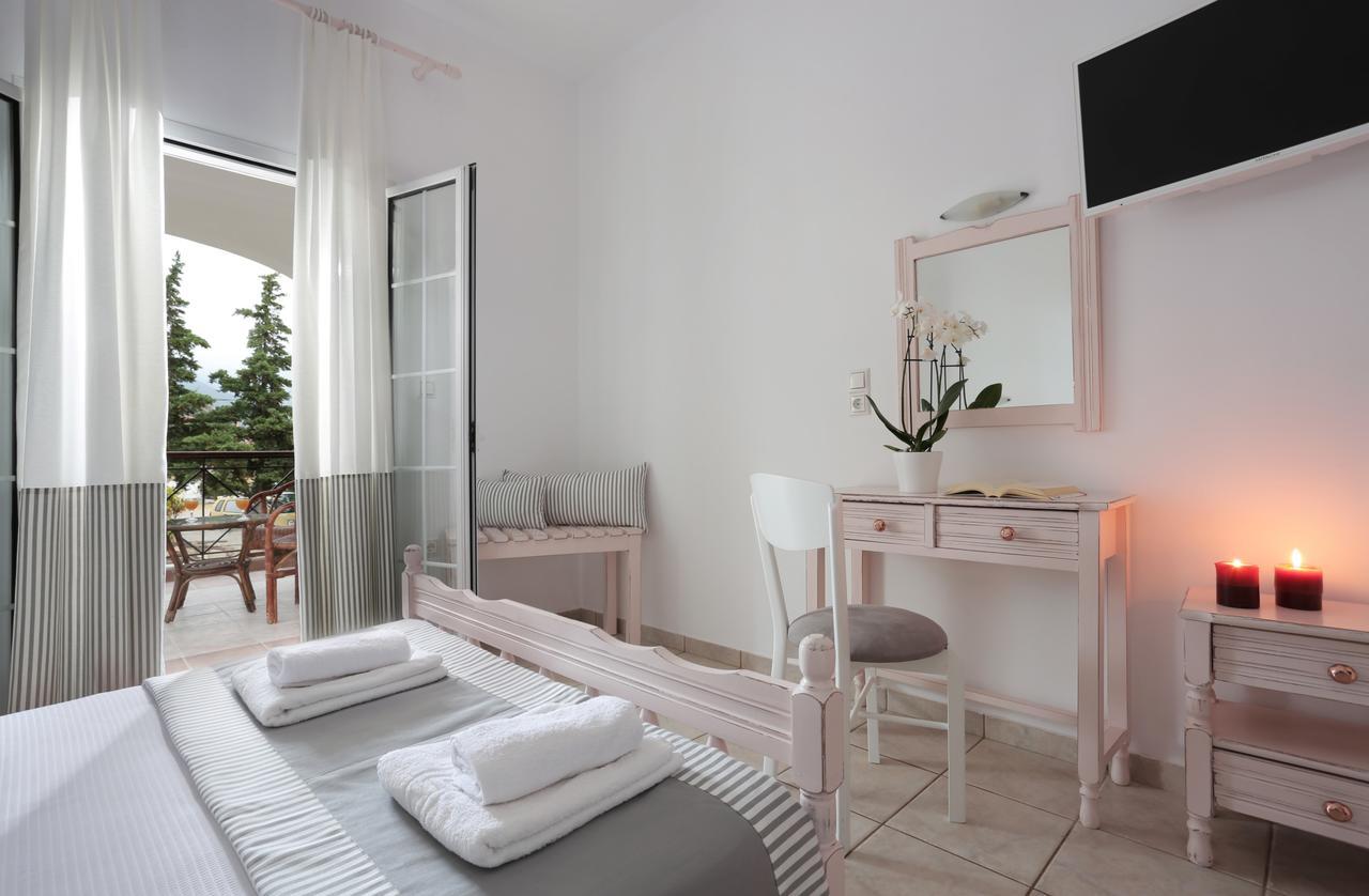 Iris Beach Hotel Monemvasia Ngoại thất bức ảnh